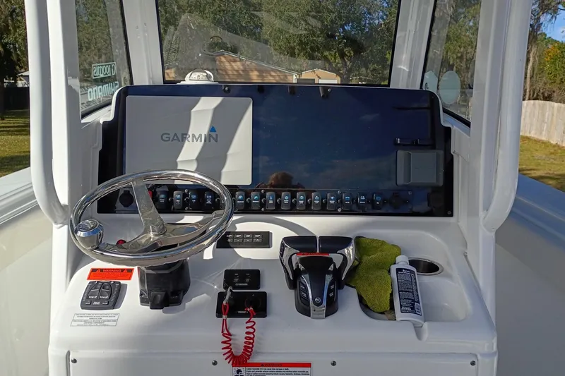 Slide: The Image of 2021 Sea Hunt Gamefish 27 Coffin Box helm with Garmin navigation system. - 43