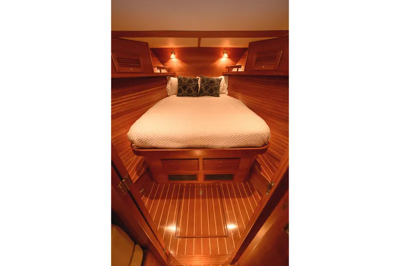 Slide: The Image of Luxurious cabin interior of 2009 Sabre 42 Hard Top Express yacht. - 32