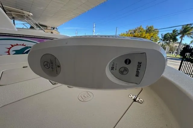 Slide: The Image of Minn Kota Riptide 70lb thrust24v iPilot trolling motor - 8