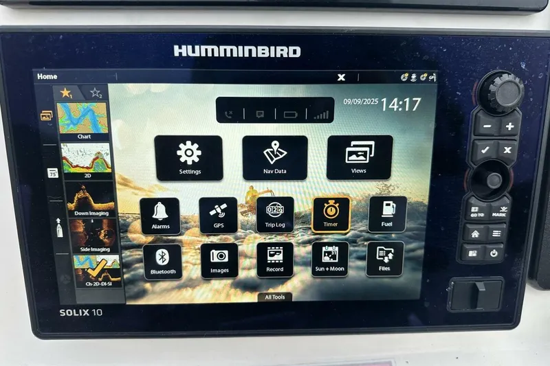 Slide: The Image of Humminbird Solix 10 fishfinder display on 2020 NauticStar 2140 Sport Shallow Bay boat. - 26