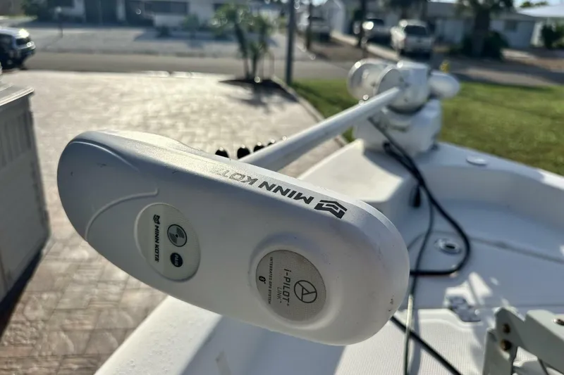 Slide: The Image of 2020 NauticStar 2140 Sport Shallow Bay with Minn Kota i-Pilot trolling motor. - 43