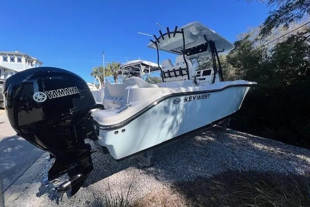 The Image of 2026 Key West 263 FS boat with Yamaha engine, side view. - 0
