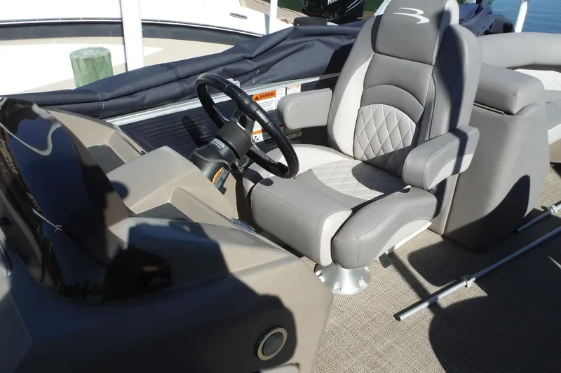 Slide: The Image of Captain's chair and helm of 2019 Bennington SX 22 SSRX pontoon boat. - 14