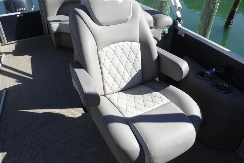 Slide: The Image of Luxurious seating on 2019 Bennington SX 22 SSRX pontoon boat. - 25