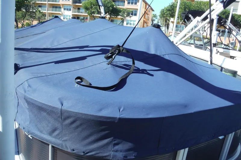 Slide: The Image of Blue cover on 2019 Bennington SX 22 SSRX boat, secured with straps. - 31