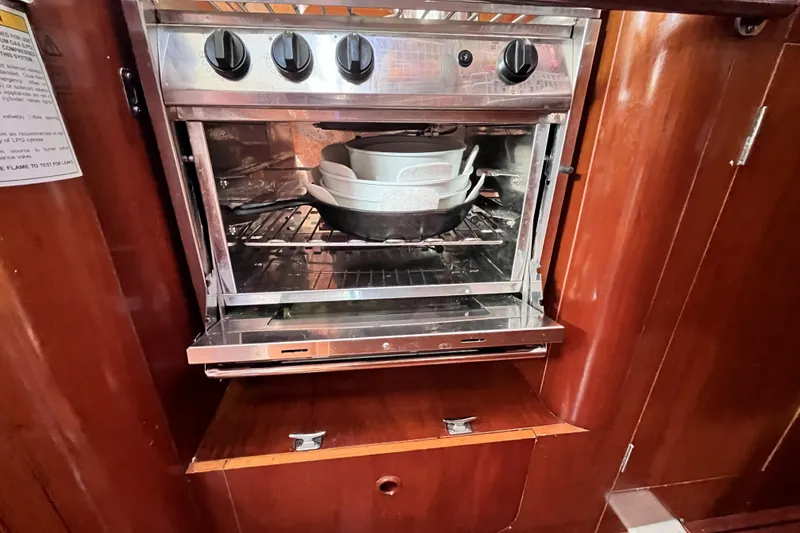 Slide: The Image of Beneteau 473 yacht kitchen oven with cookware, 2001 model. - 35