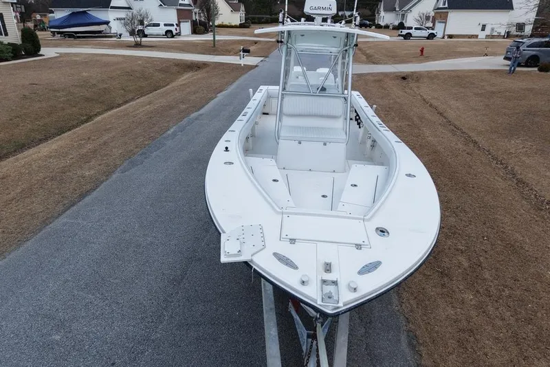 Slide: The Image of 2003 Regulator 26 Forward Seating boat on a driveway, featuring a Garmin system. - 19