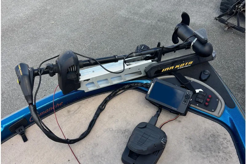 Slide: The Image of 2005 Ranger 185 VX boat with Minn Kota trolling motor and Lowrance fish finder. - 3