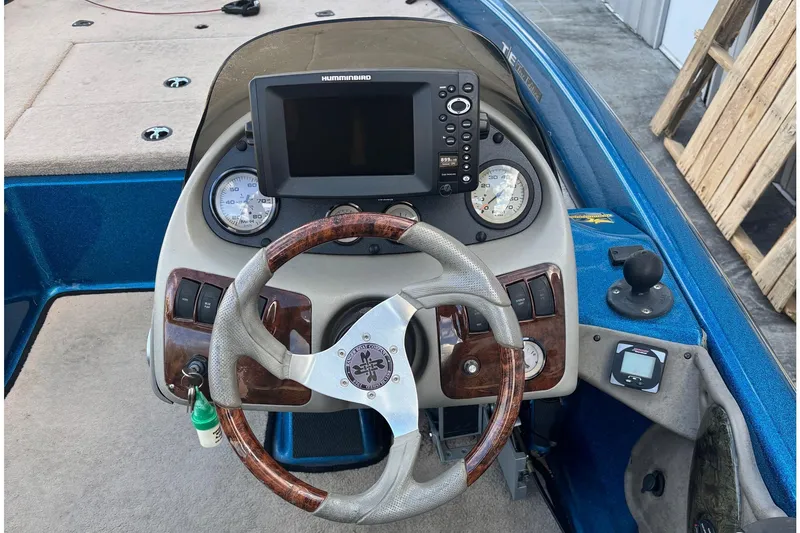 Slide: The Image of 2005 Ranger 185 VX boat dashboard with steering wheel and Humminbird fishfinder. - 8