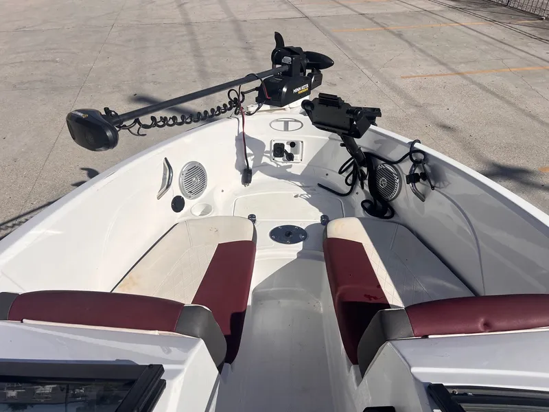 Slide: The Image of Tahoe 550 TF 2021 - 5