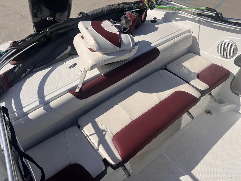 Slide: The Image of Tahoe 550 TF 2021 - 6