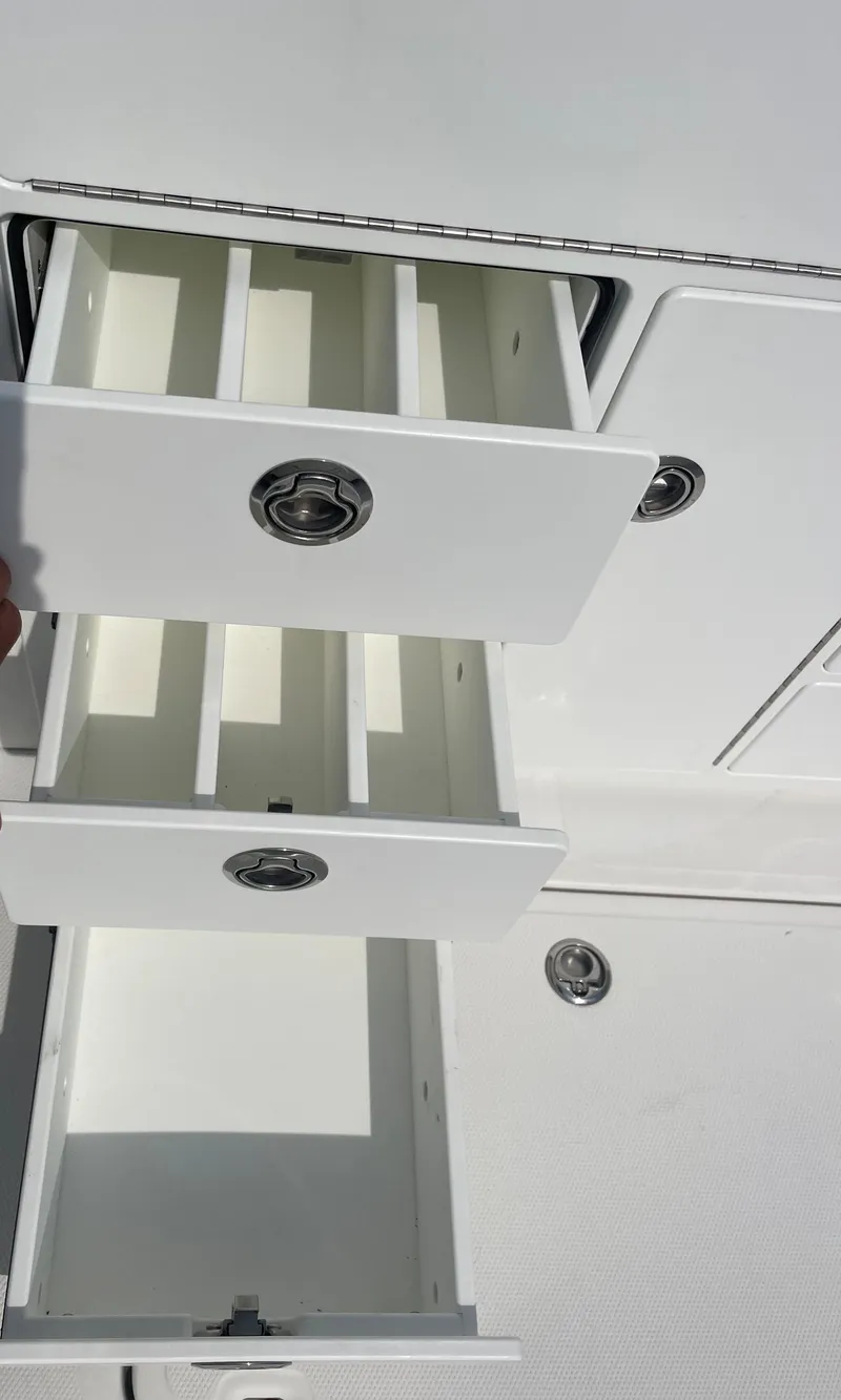 Slide: The Image of White drawers on a 2007 SeaCraft 32 boat. - 43
