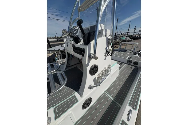 Slide: The Image of 2020 Shallow Sport 24 Sport boat with Minn Kota Riptide motor, docked under clear sky. - 10