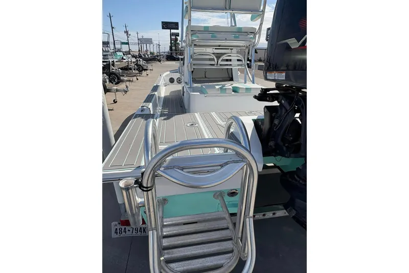 Slide: The Image of 2020 Shallow Sport 24 Sport boat with Yamaha VMAX engine on trailer. - 4