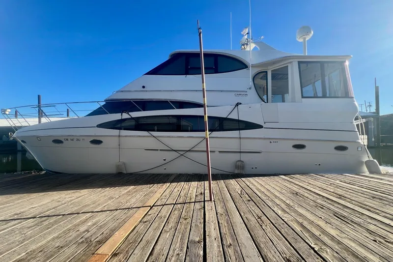 Slide: The Image of 2000 Carver 506 Motor Yacht docked under clear blue sky. - 5