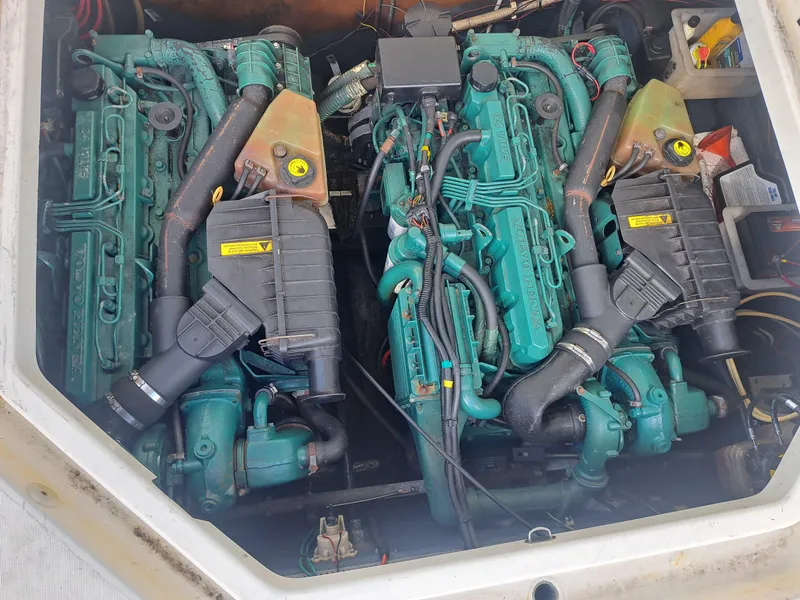 Slide: The Image of 2003 Cranchi Endurance 39 engine compartment with twin engines. - 31