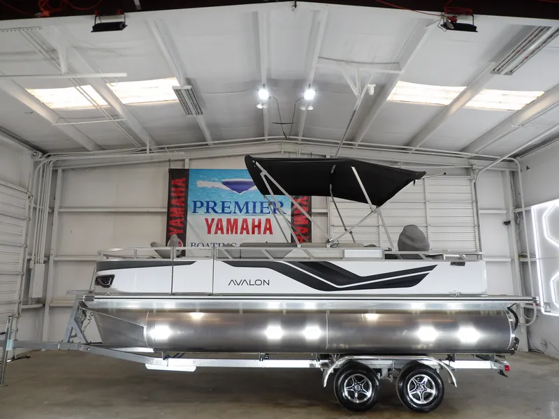 The Image of Avalon Venture 85 Rear Fish - 21' 2026 - 1