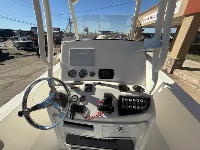 Slide: The Image of NauticStar 2302 Legacy 2022 - 16