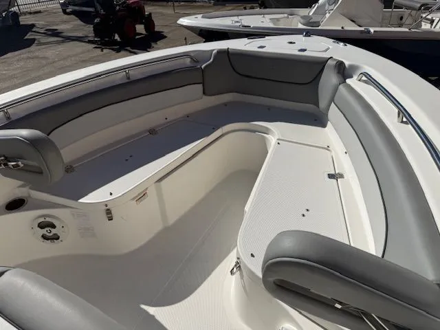 Slide: The Image of NauticStar 2302 Legacy 2022 - 23