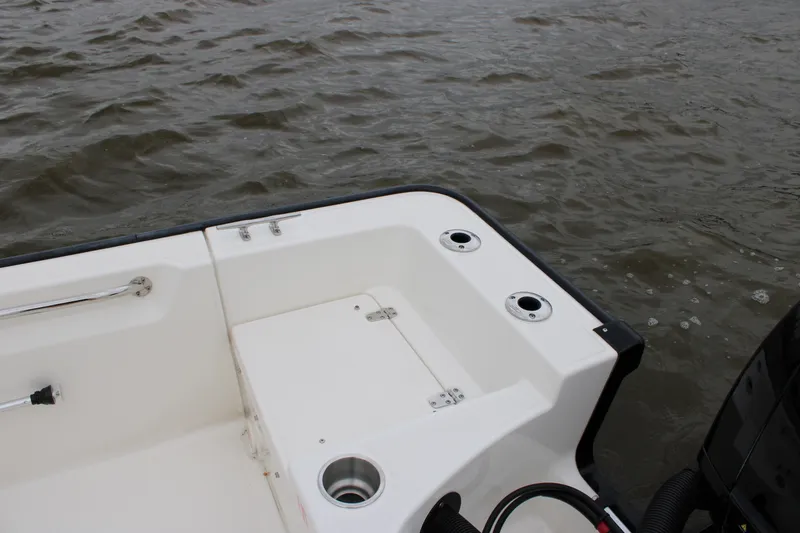 Slide: The Image of Boston Whaler 190 Montauk 2026 - 11