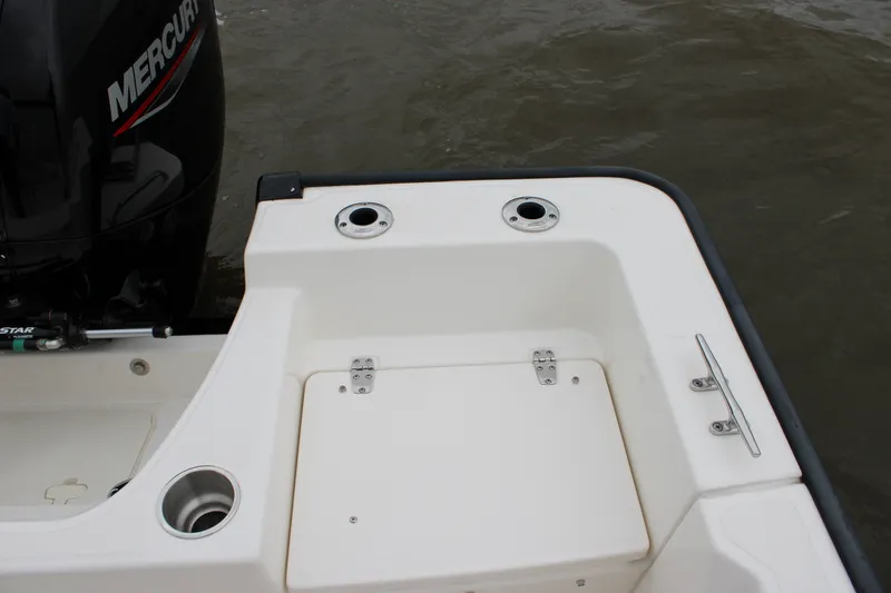 Slide: The Image of Boston Whaler 190 Montauk 2026 - 12