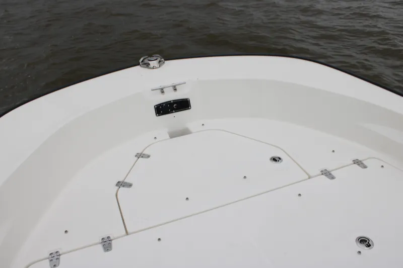 Slide: The Image of Boston Whaler 190 Montauk 2026 - 24