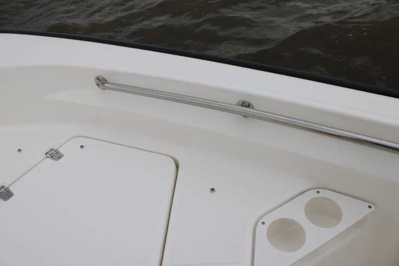 Slide: The Image of Boston Whaler 190 Montauk 2026 - 25