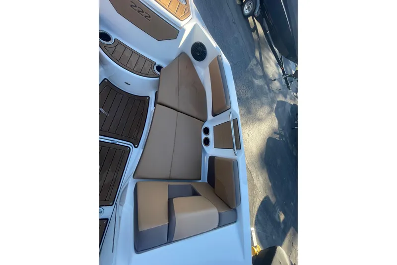 Slide: The Image of 2025 Yamaha Boats 222SD interior with tan seating and cup holders. - 13