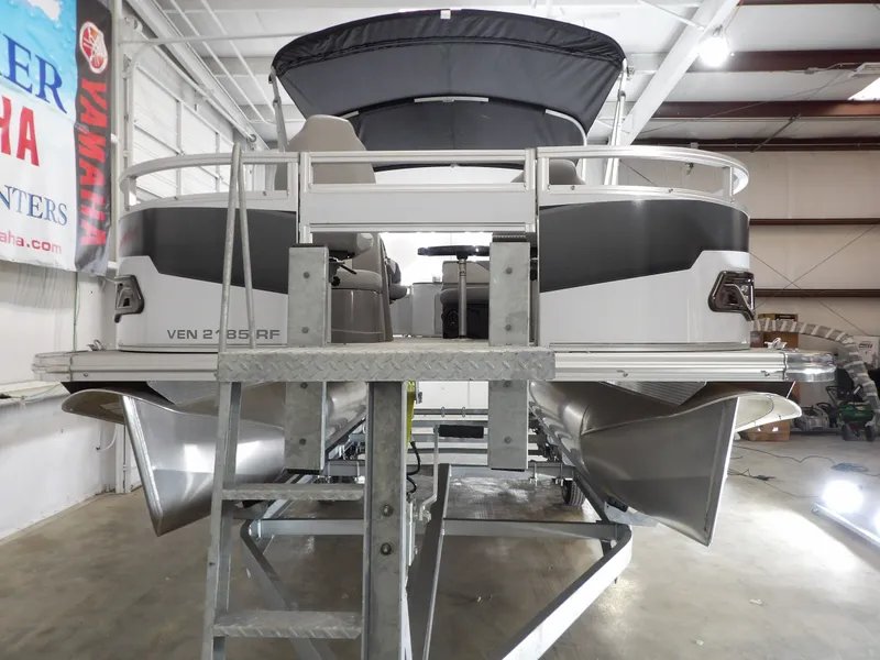 Slide: The Image of Avalon Venture 85 Rear Fish - 21' 2026 - 10