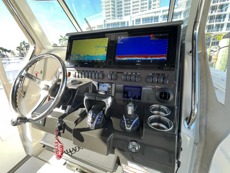 Slide: The Image of Pursuit S 358 Sport 2024 - 10