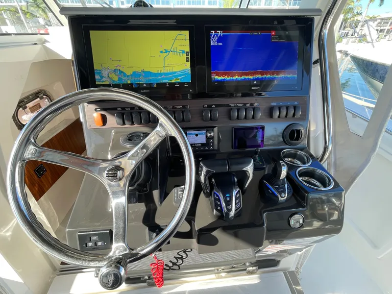 Slide: The Image of Pursuit S 358 Sport 2024 - 11