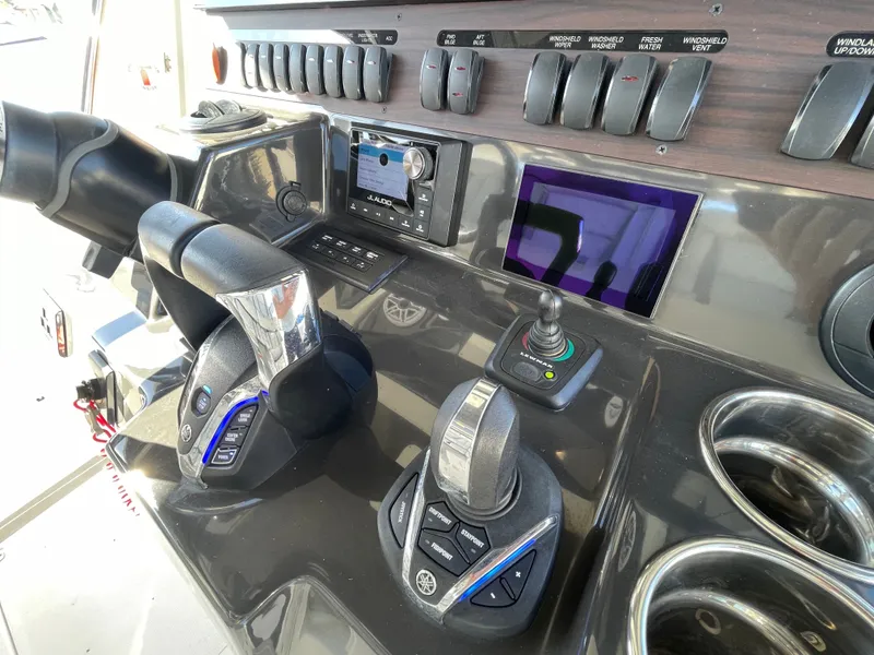 Slide: The Image of Pursuit S 358 Sport 2024 - 12