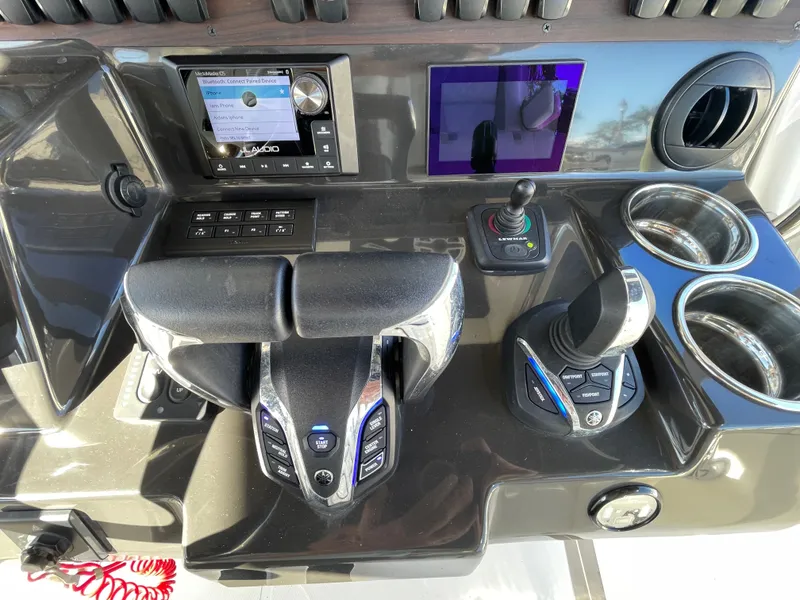 Slide: The Image of Pursuit S 358 Sport 2024 - 13