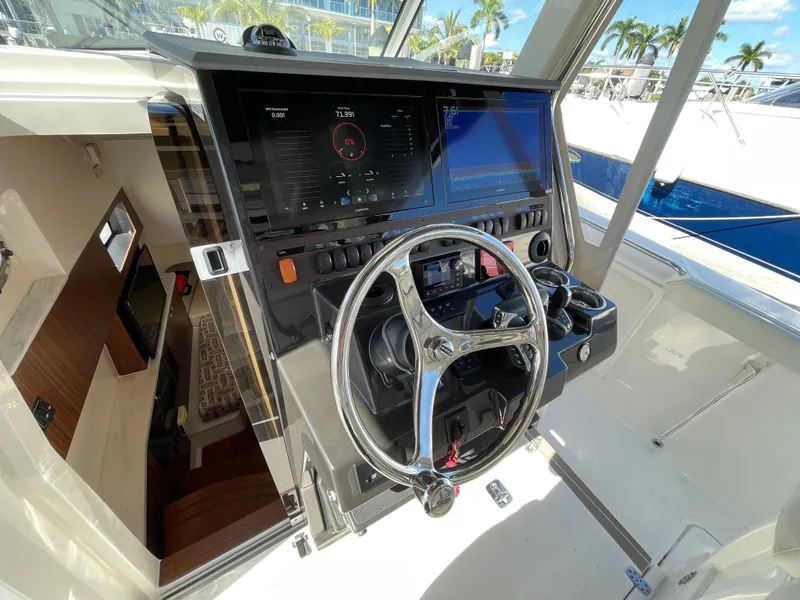 Slide: The Image of Pursuit S 358 Sport 2024 - 14