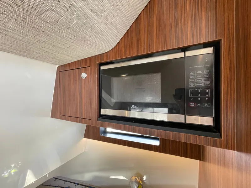 Slide: The Image of Pursuit S 358 Sport 2024 - 17