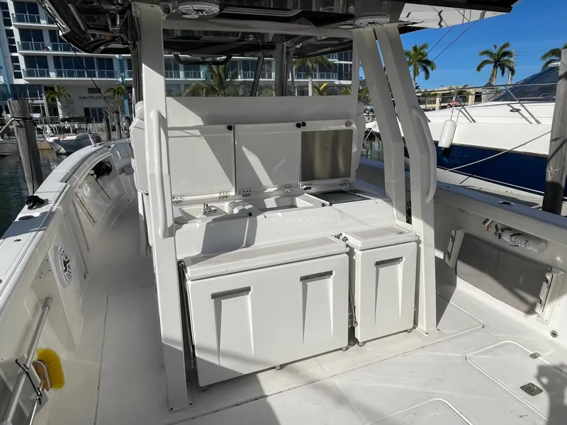 Slide: The Image of Pursuit S 358 Sport 2024 - 25