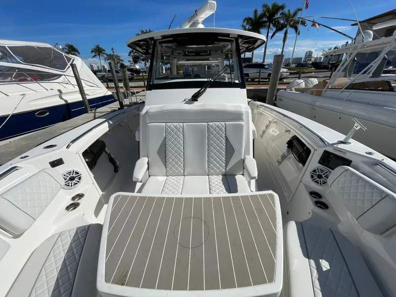 Slide: The Image of Pursuit S 358 Sport 2024 - 32