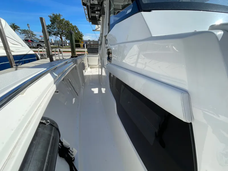 Slide: The Image of Pursuit S 358 Sport 2024 - 35