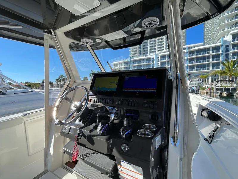 Slide: The Image of Pursuit S 358 Sport 2024 - 9