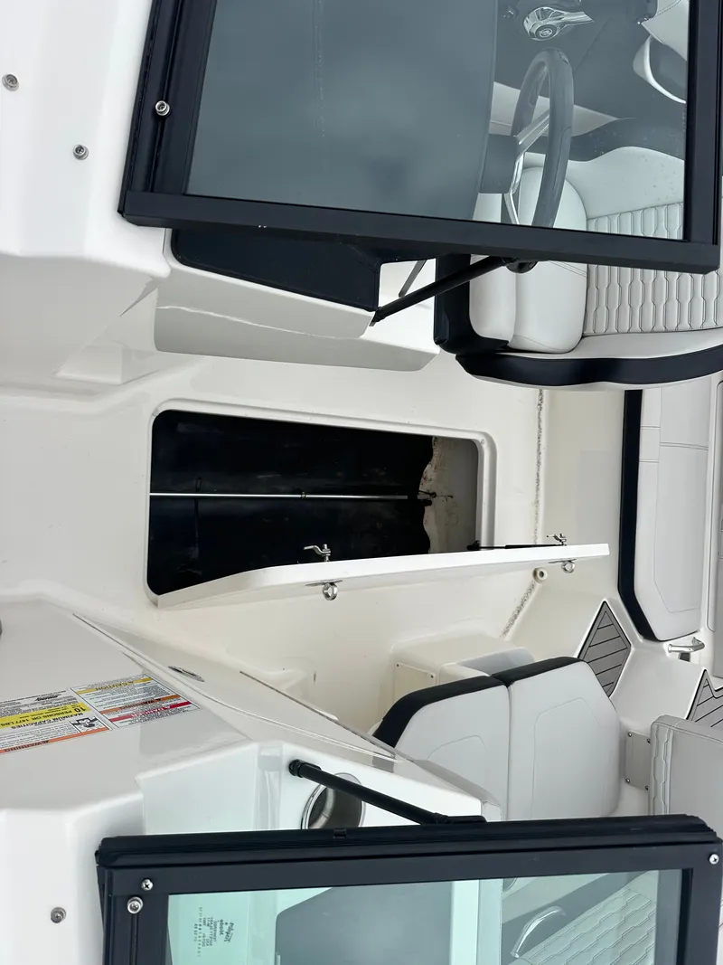 Slide: The Image of Sea Ray 19 SPX 2023 - 12
