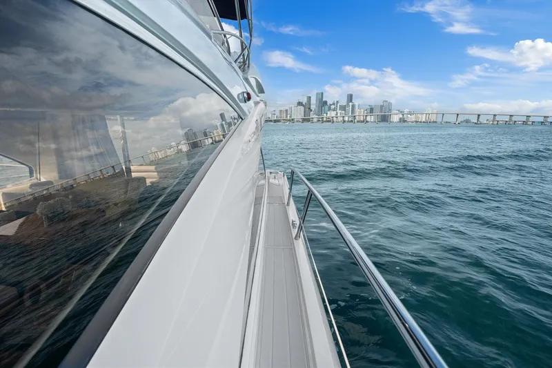 Slide: The Image of 2006 Sunseeker Manhattan 50 yacht cruising near city skyline and blue ocean. - 29