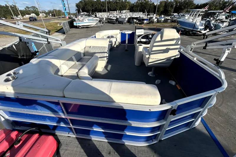Slide: The Image of 2023 Lexington 321 CRUISE boat deck with motor and red fuel tank. - 17