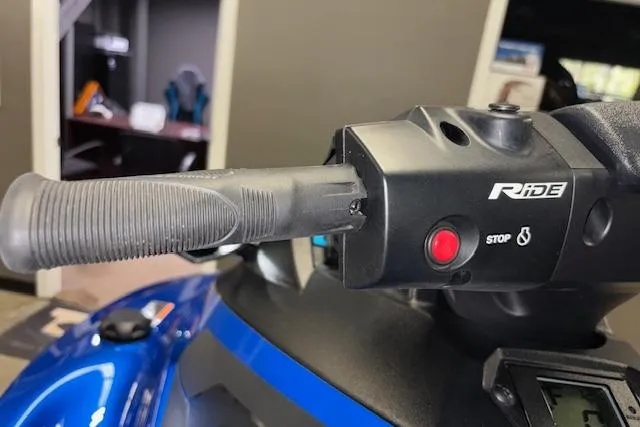 Slide: The Image of 2023 Yamaha WaveRunner EX Limited handlebar with controls and stop button. - 10