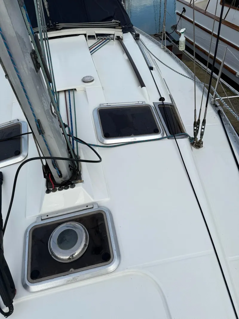 Slide: The Image of Deck of 1990 Beneteau 370 sailboat with hatches and rigging. - 4