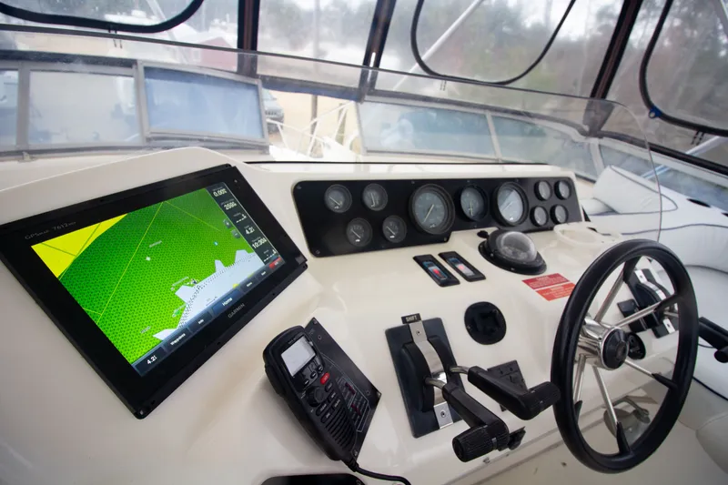 Slide: The Image of Sea Ray 440 Express Bridge 1993 - 23