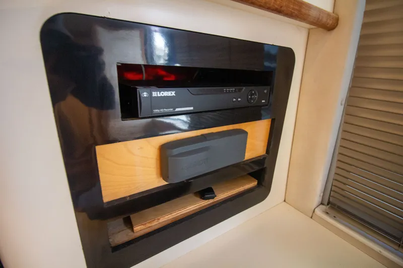 Slide: The Image of Sea Ray 440 Express Bridge 1993 - 37