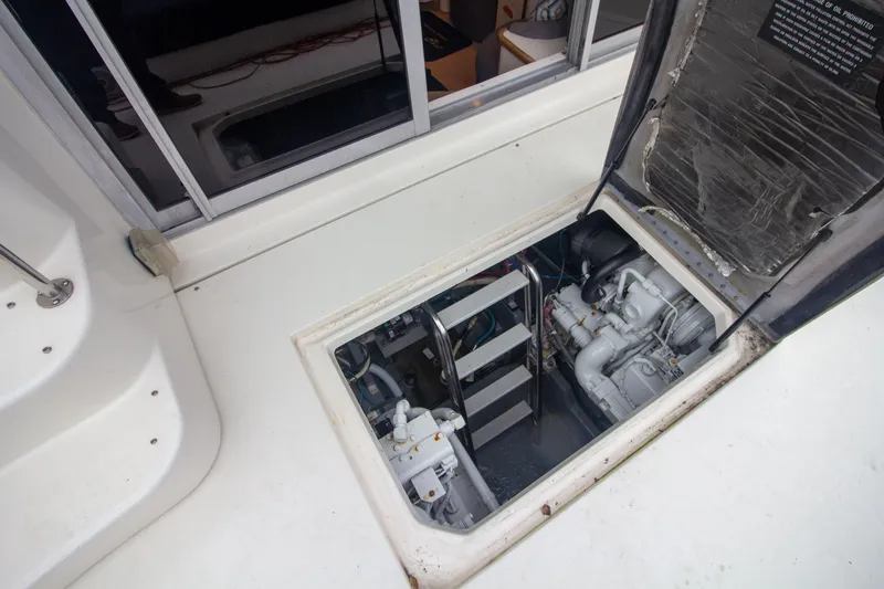 Slide: The Image of Sea Ray 440 Express Bridge 1993 - 52