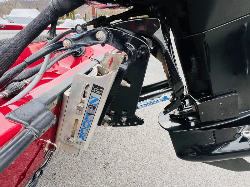 Slide: The Image of Triton 18 TrX 2015 - 11