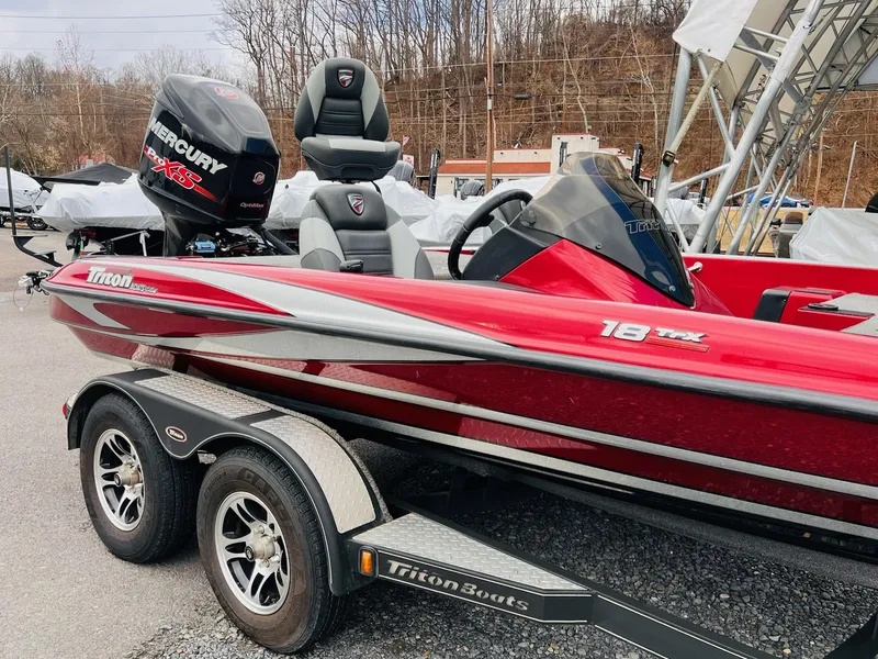 Slide: The Image of Triton 18 TrX 2015 - 24