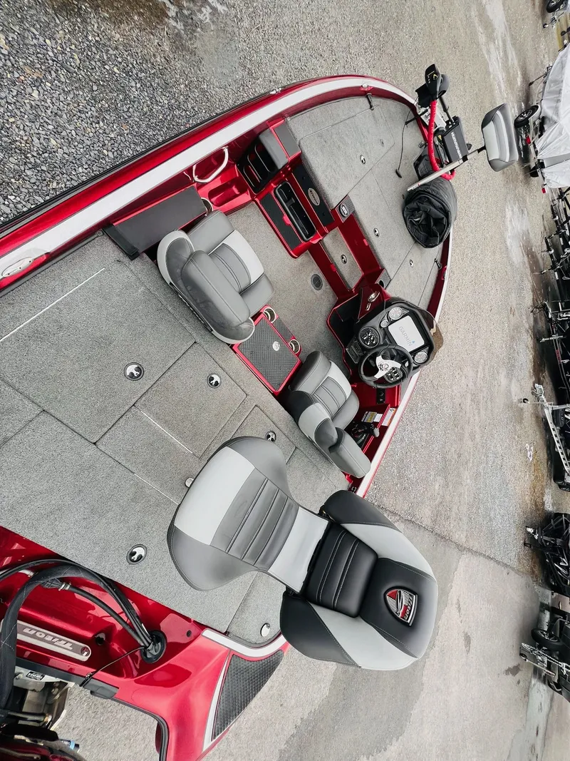 Slide: The Image of Triton 18 TrX 2015 - 25